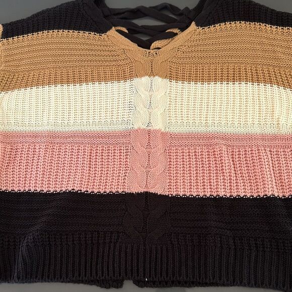 NWT-FULL CIRCLE TRENDS SWEATER - Picture 6 of 9